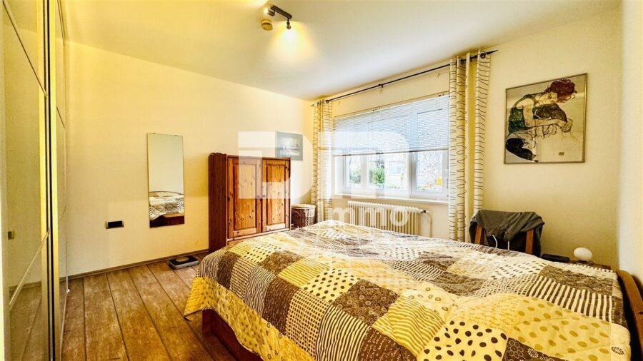 Helle Vierzimmerwohnung (Hochparterre) mit Balkon in Traumlage - Schlafzimmer